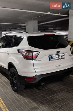 Внедорожник / Кроссовер Ford Escape 2017 в 
