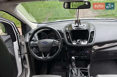 Внедорожник / Кроссовер Ford Escape 2017 в 