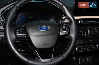 Внедорожник / Кроссовер Ford Escape 2021 в 