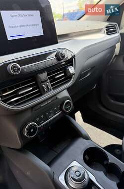 Внедорожник / Кроссовер Ford Escape 2019 в 