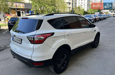 Внедорожник / Кроссовер Ford Escape 2017 в 