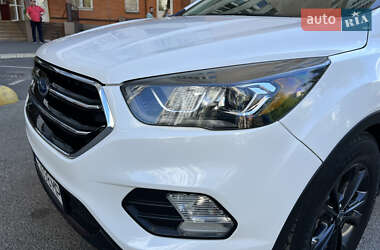 Внедорожник / Кроссовер Ford Escape 2017 в 