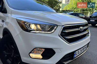 Внедорожник / Кроссовер Ford Escape 2017 в 
