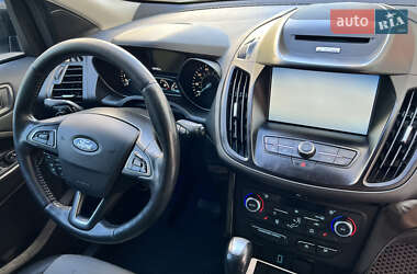 Внедорожник / Кроссовер Ford Escape 2017 в 