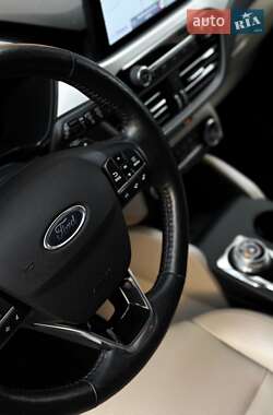 Внедорожник / Кроссовер Ford Escape 2019 в 