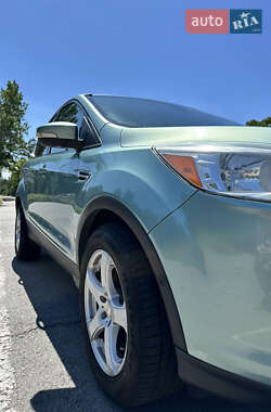 Внедорожник / Кроссовер Ford Escape 2012 в 