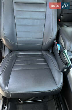 Внедорожник / Кроссовер Ford Escape 2012 в 