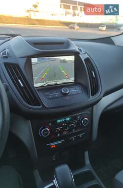 Внедорожник / Кроссовер Ford Escape 2018 в 