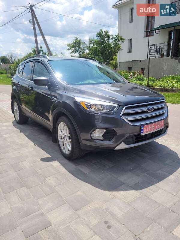 Внедорожник / Кроссовер Ford Escape 2018 в Ровно