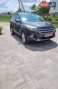 Внедорожник / Кроссовер Ford Escape 2018 в 