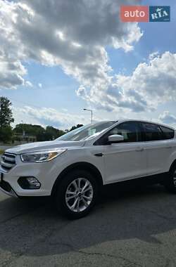 Позашляховик / Кросовер Ford Escape 2019 в 