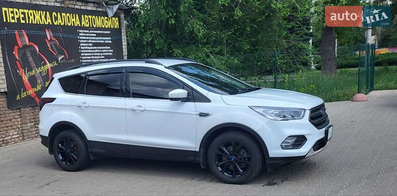 Позашляховик / Кросовер Ford Escape 2016 в Кривому Розі