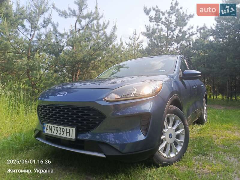 Позашляховик / Кросовер Ford Escape 2020 в 
