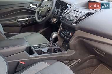 Внедорожник / Кроссовер Ford Escape 2018 в 