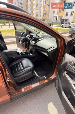 Внедорожник / Кроссовер Ford Escape 2016 в 