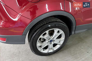 Позашляховик / Кросовер Ford Escape 2014 в 