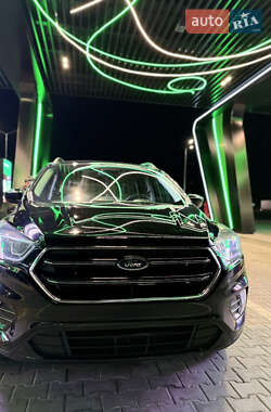 Внедорожник / Кроссовер Ford Escape 2017 в Львове