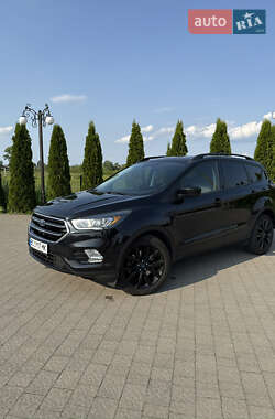 Внедорожник / Кроссовер Ford Escape 2017 в 