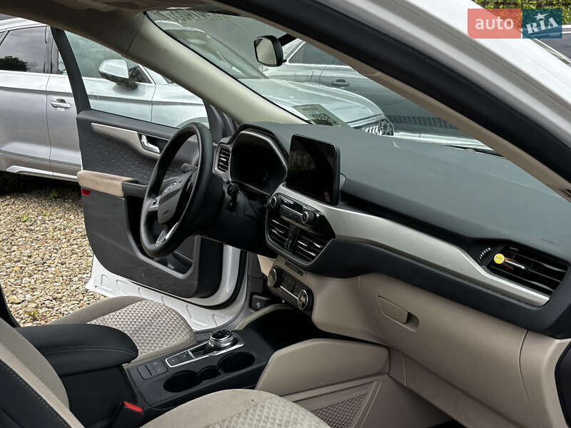 Внедорожник / Кроссовер Ford Escape 2020 в Стрые