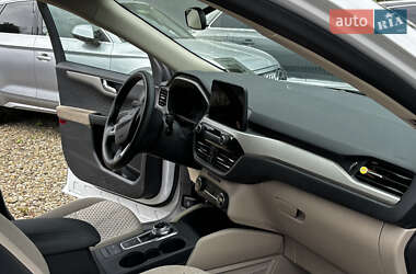 Внедорожник / Кроссовер Ford Escape 2020 в 