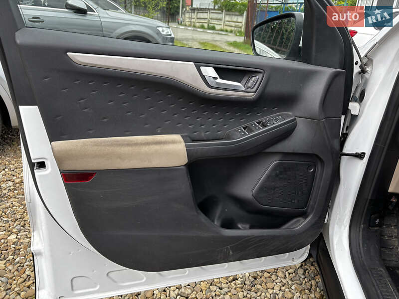 Внедорожник / Кроссовер Ford Escape 2020 в Стрые