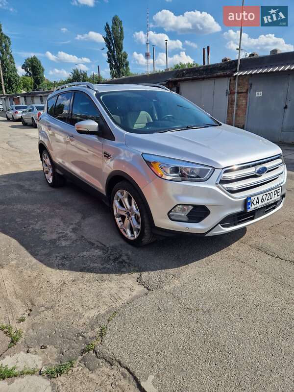 Внедорожник / Кроссовер Ford Escape 2019 в 