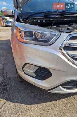 Внедорожник / Кроссовер Ford Escape 2019 в 