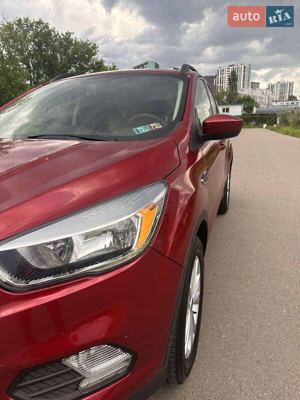 Внедорожник / Кроссовер Ford Escape 2018 в Киеве