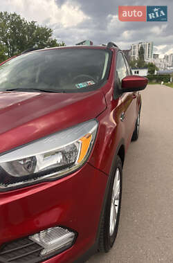 Внедорожник / Кроссовер Ford Escape 2018 в 
