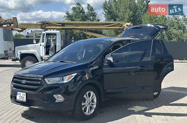 Внедорожник / Кроссовер Ford Escape 2017 в 
