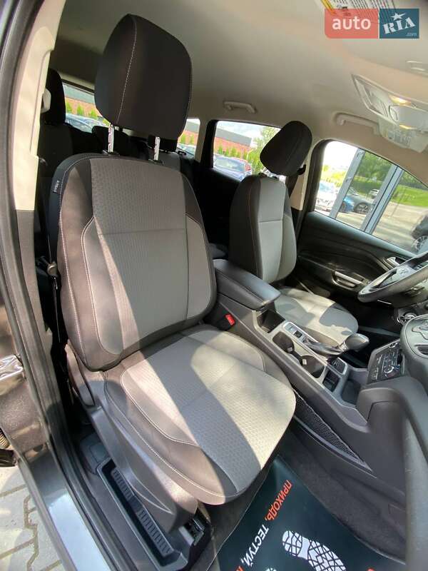 Внедорожник / Кроссовер Ford Escape 2016 в Хмельницком