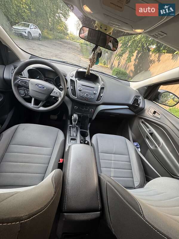 Внедорожник / Кроссовер Ford Escape 2017 в Хмельницком