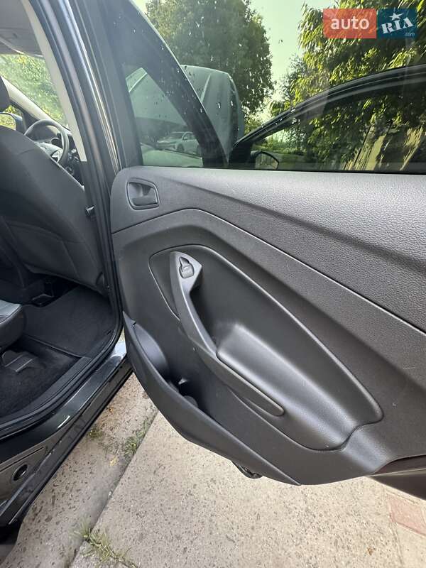 Внедорожник / Кроссовер Ford Escape 2017 в Хмельницком