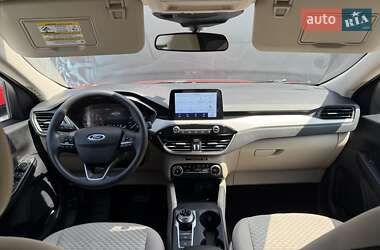 Внедорожник / Кроссовер Ford Escape 2020 в 