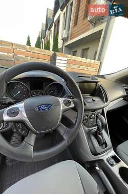 Внедорожник / Кроссовер Ford Escape 2016 в 