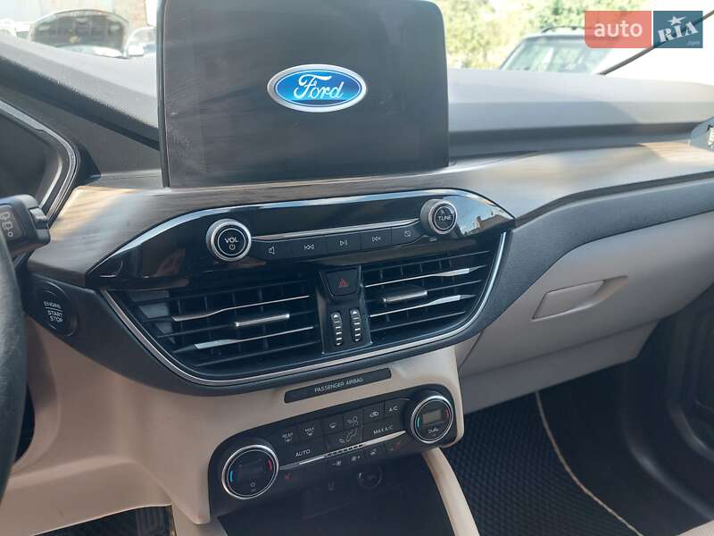 Позашляховик / Кросовер Ford Escape 2019 в Рівному