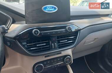 Внедорожник / Кроссовер Ford Escape 2019 в 