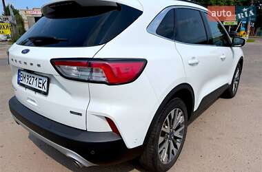Внедорожник / Кроссовер Ford Escape 2020 в 