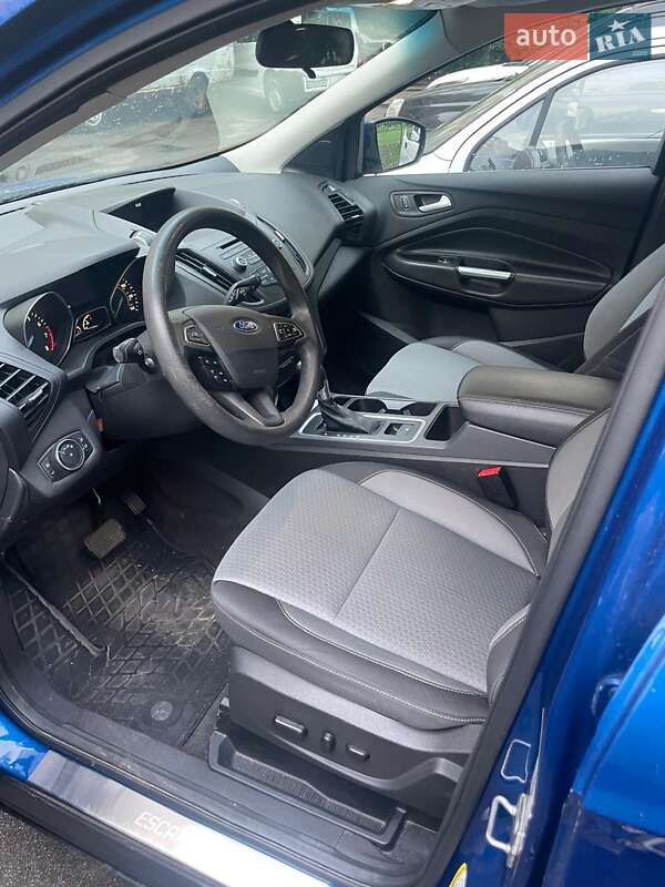 Внедорожник / Кроссовер Ford Escape 2017 в Киеве