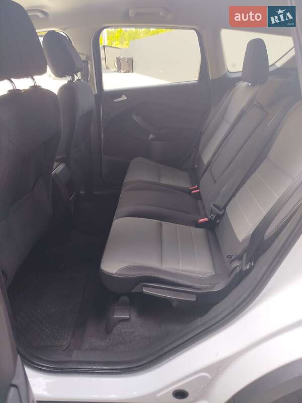Внедорожник / Кроссовер Ford Escape 2016 в Дубно