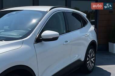 Внедорожник / Кроссовер Ford Escape 2020 в 