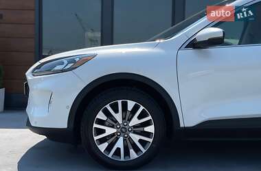 Внедорожник / Кроссовер Ford Escape 2020 в 