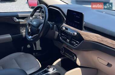 Внедорожник / Кроссовер Ford Escape 2020 в 