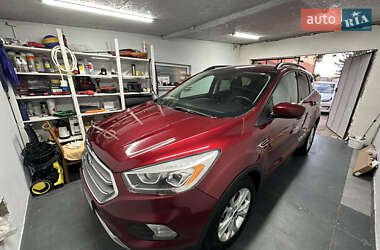 Внедорожник / Кроссовер Ford Escape 2016 в 