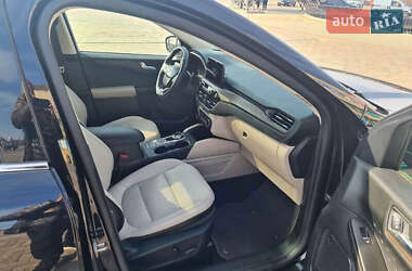 Внедорожник / Кроссовер Ford Escape 2020 в 