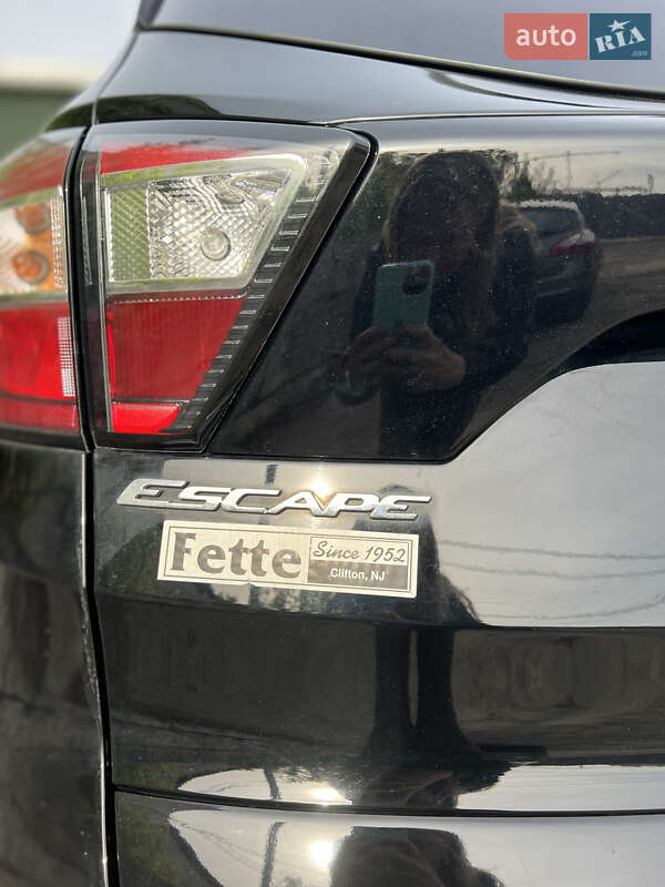 Позашляховик / Кросовер Ford Escape 2017 в Рівному