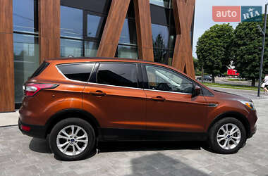 Внедорожник / Кроссовер Ford Escape 2016 в 