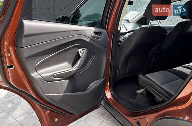 Внедорожник / Кроссовер Ford Escape 2016 в 