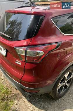 Внедорожник / Кроссовер Ford Escape 2018 в 