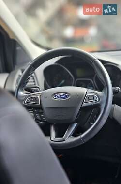 Внедорожник / Кроссовер Ford Escape 2019 в 